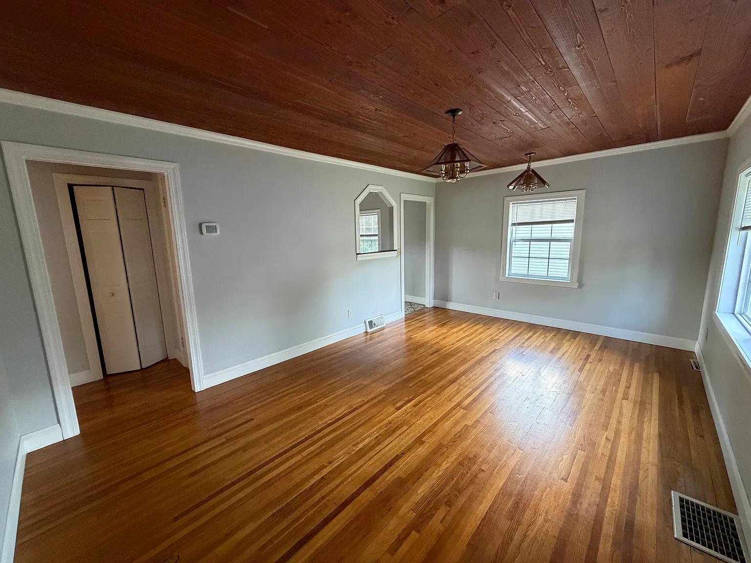 2 bed, 1500 sqft, $2,100 — Photo 2