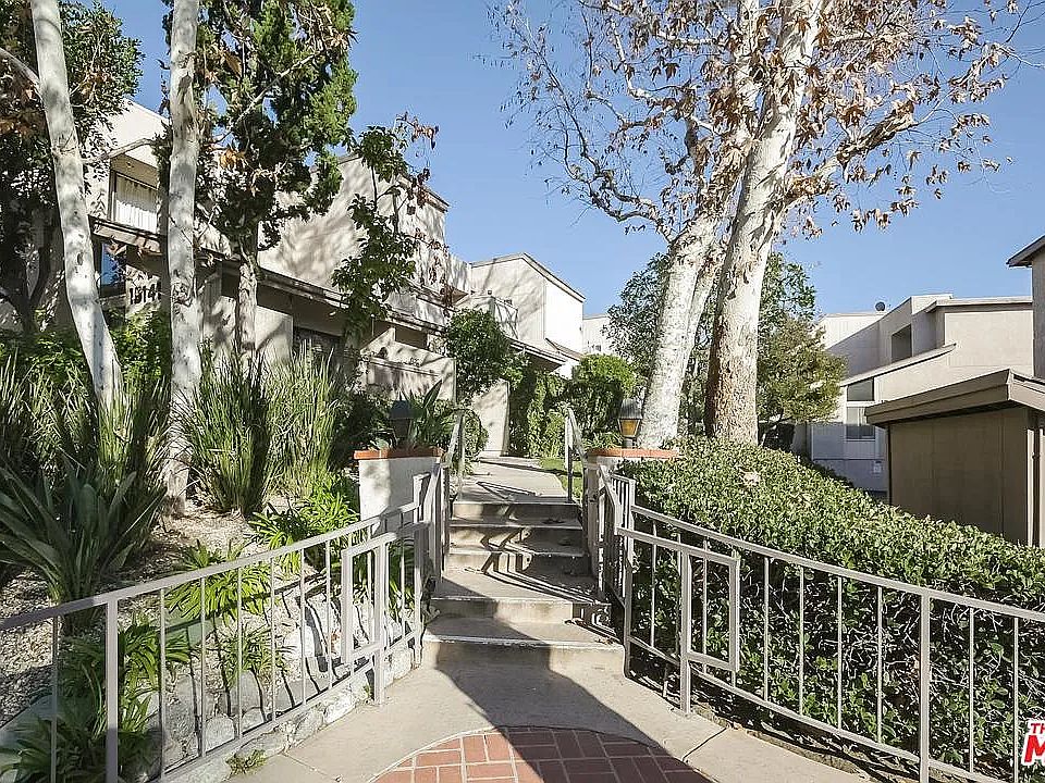 1st image of 15141 Magnolia Blvd