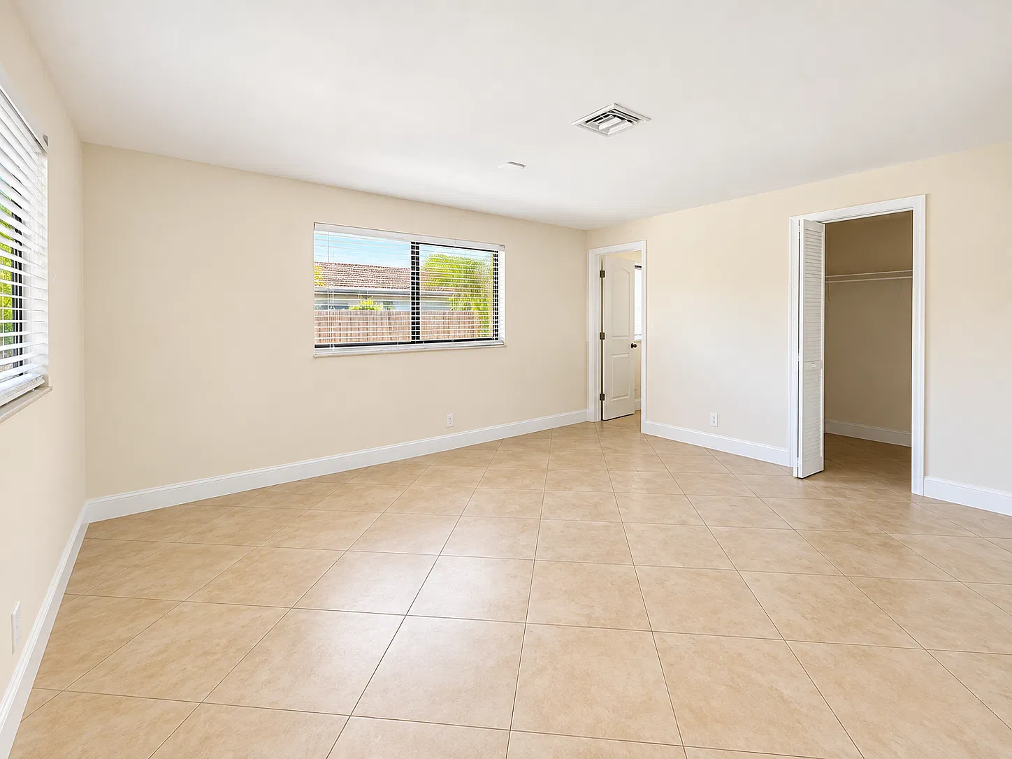 2 bed, 1296 sqft, $4,200 — Photo 4