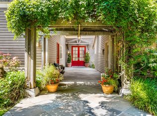 8011 84th Ave SE, Mercer Island, WA 98040