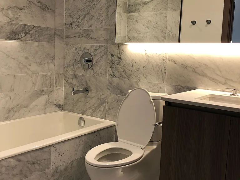17 Bathurst St #1109 — Photo 6