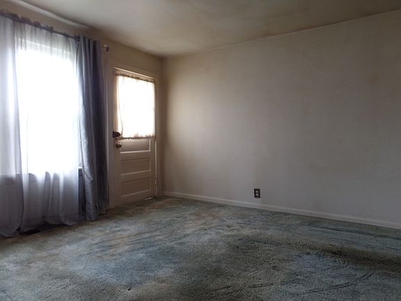 4th image of 240 N Woodland Dr