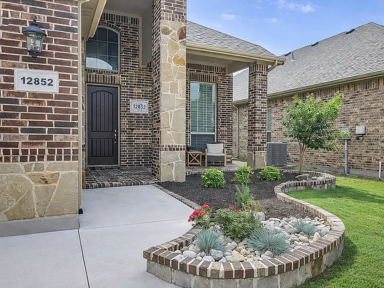 12852 Palancar Dr — Photo 2