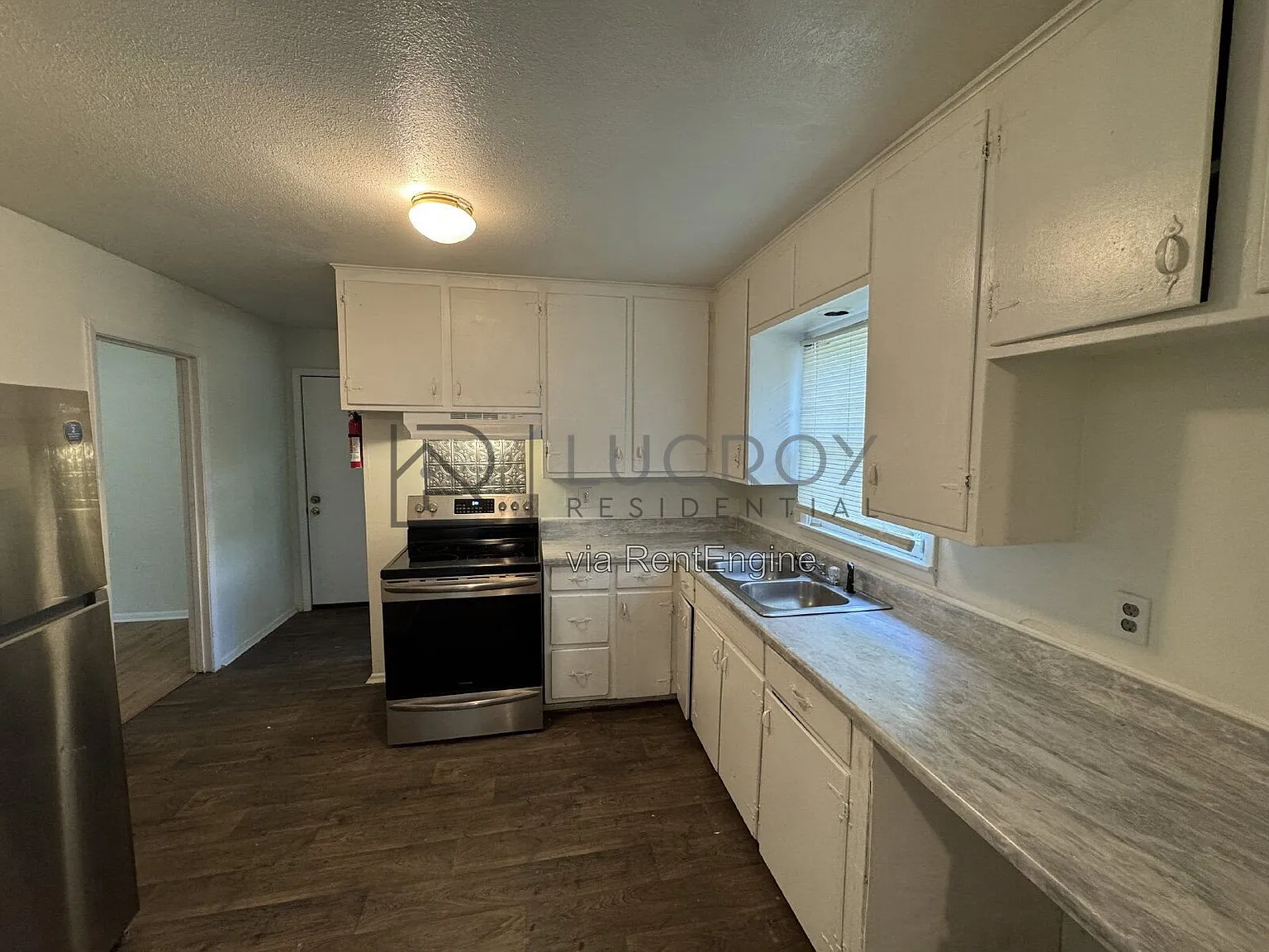 3 bed, 2.0 bath, 1184 sqft, $1,000 — Photo 3