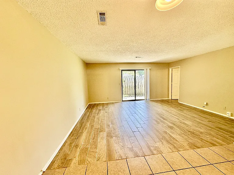 1320 W Linden St — Photo 5