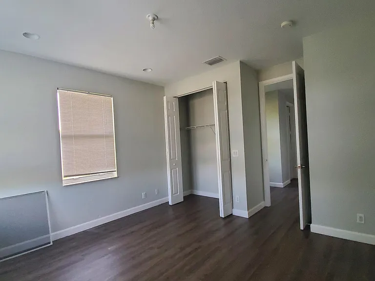 115 Akron St #C — Photo 10