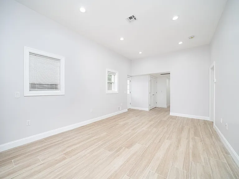 25 Helen St #1 — Photo 5