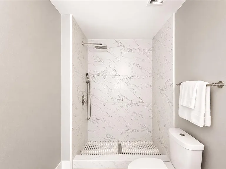 9160 Lake Chase Island Way #9160 — Photo 17
