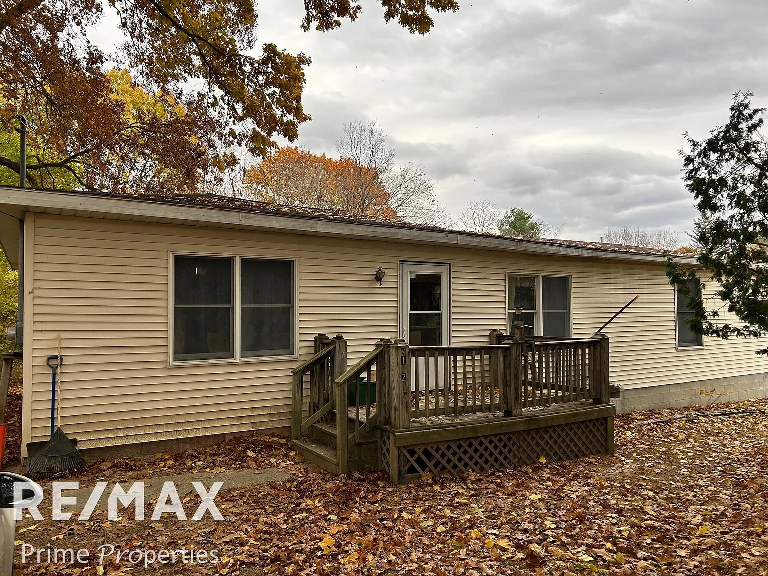 7152 Russell St photo 1