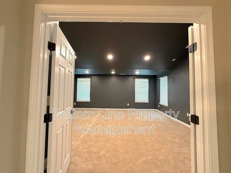 15007 Skypark Dr — Photo 23