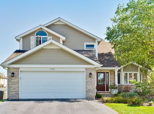 1080 Queen Ann Ln, Lake Zurich, IL 60047