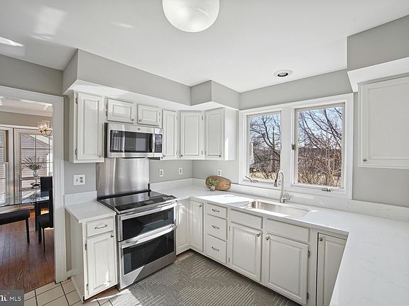 3rd image of 14920 Meanderwood Ln