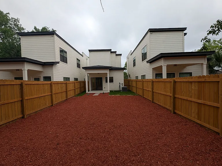 625 Essex St — Photo 19