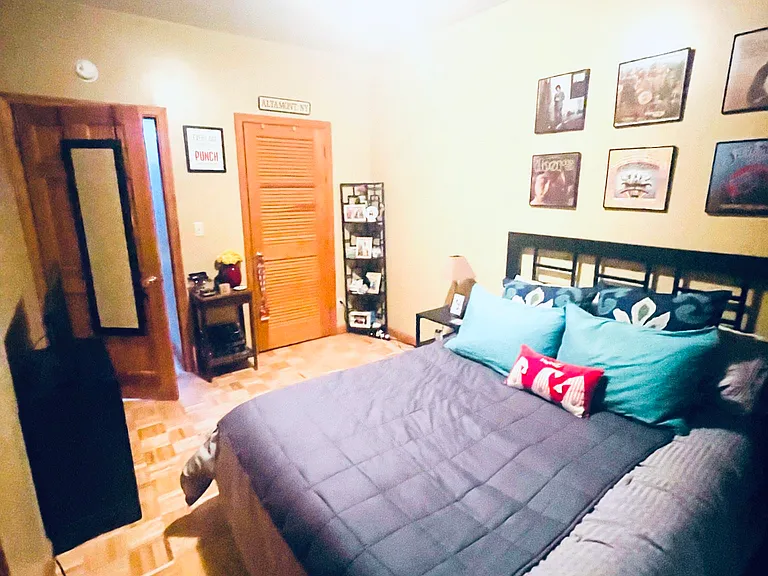 608 E 2nd St #1 — Photo 7