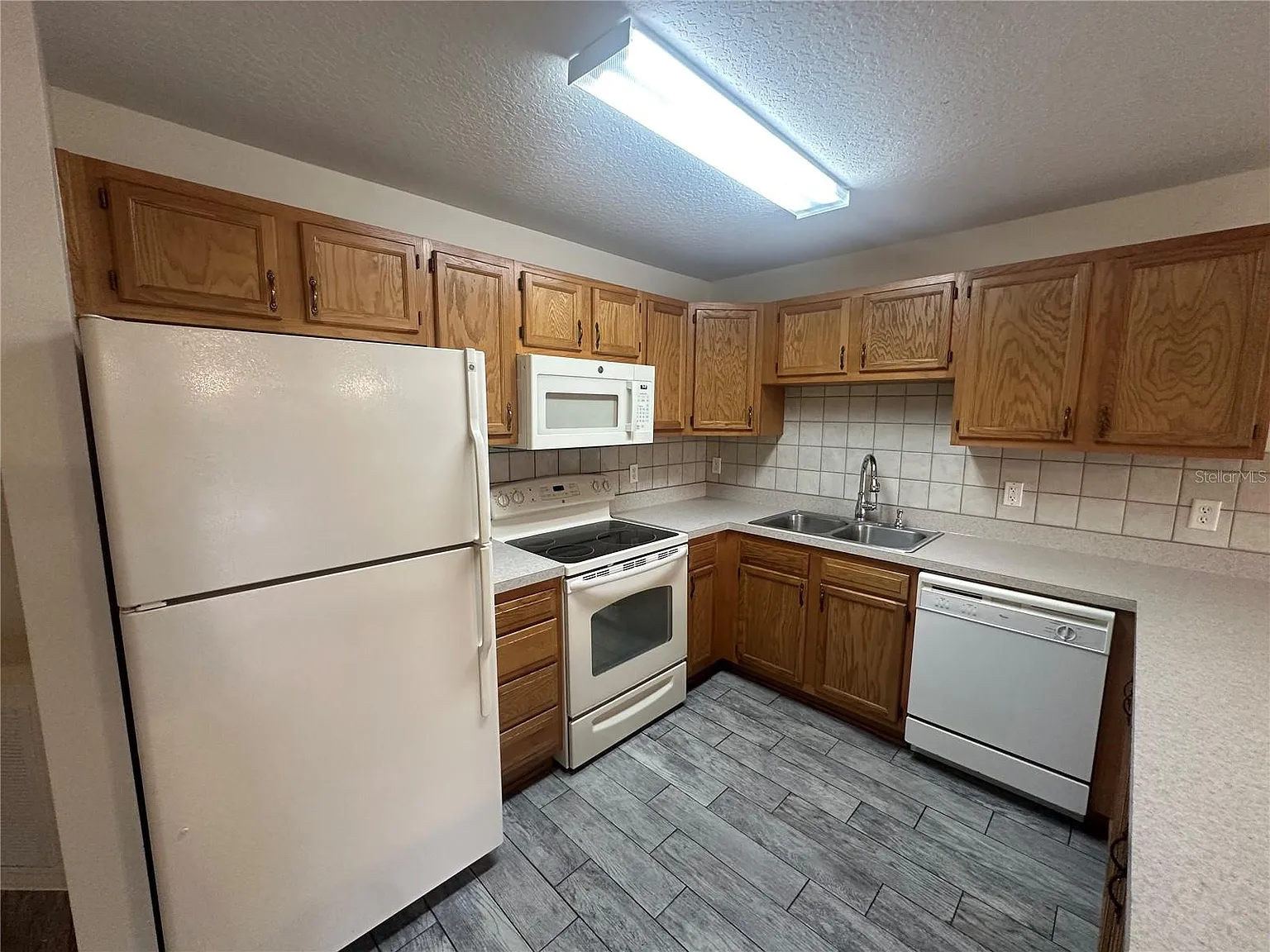2 bed, 1040 sqft, $1,595 — Photo 4