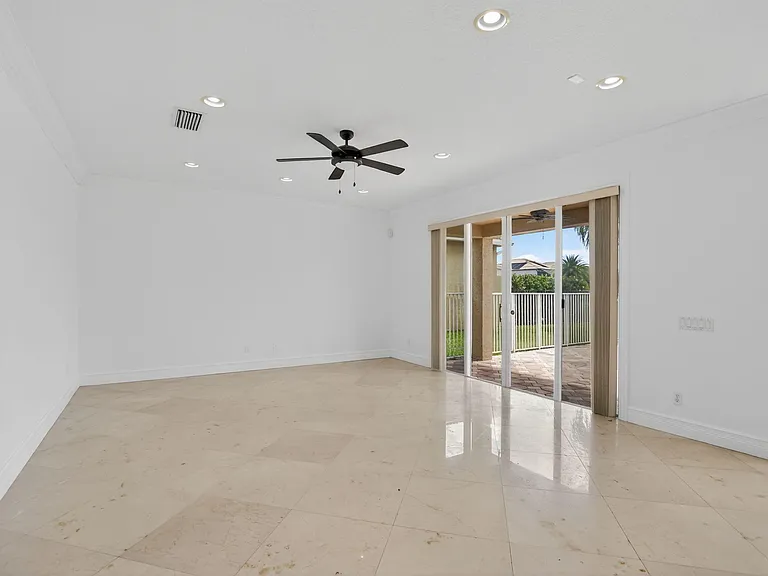8326 Emerald Winds Cir — Photo 12