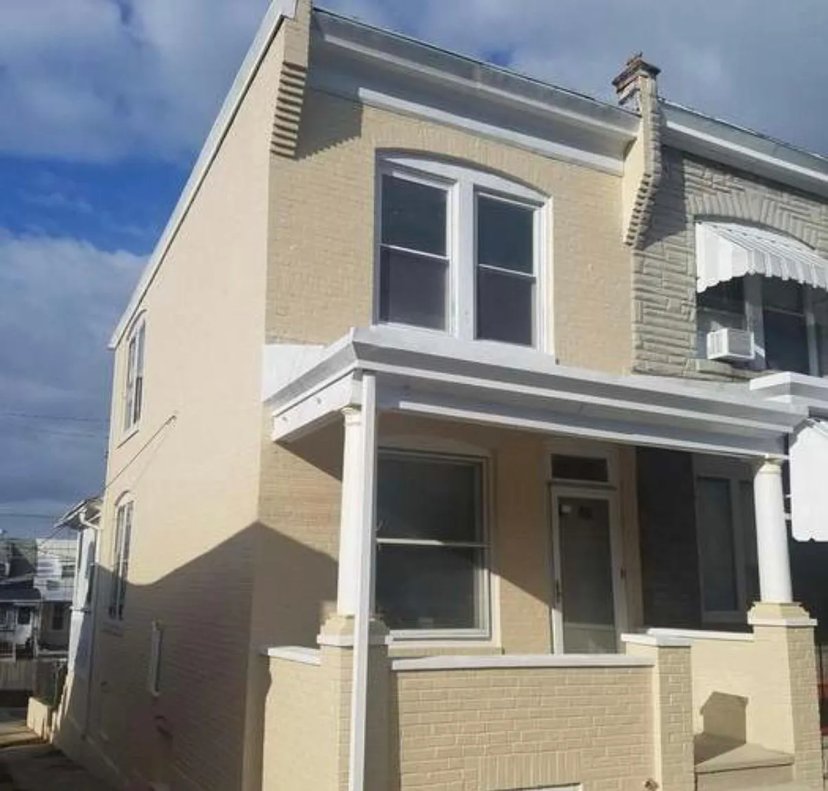 2 bed, 980 sqft, $1,600 — Photo 1