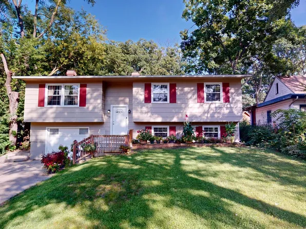 18099 W Valley Dr, Grayslake, IL 60030