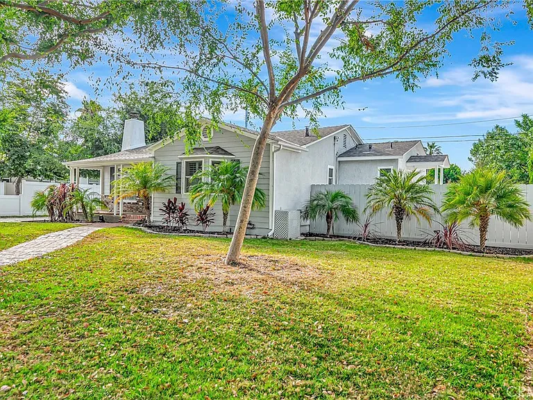 22907 Leonora Dr — Photo 47