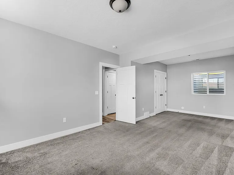 1133 E 3150 N — Photo 16