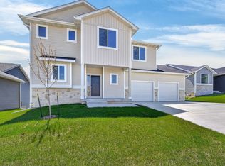 712 Plainside Ave, Norwalk, IA 50211
