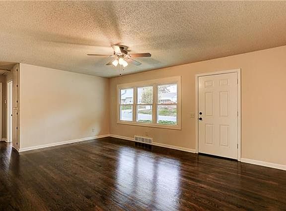 3rd image of 305 Golden Ln