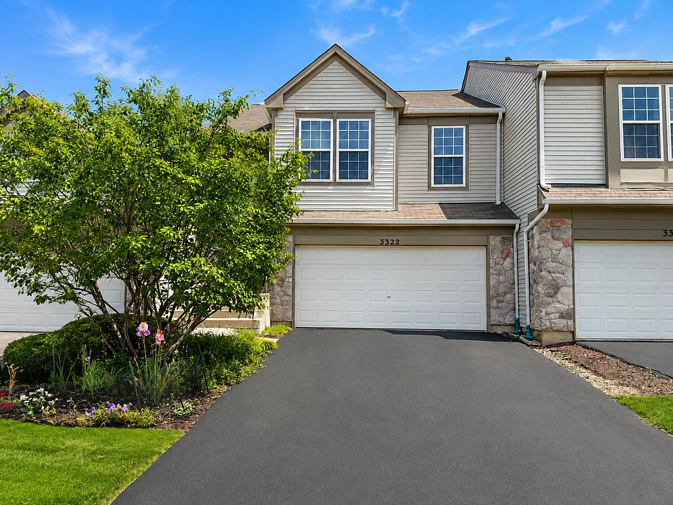 3322 Bromley Ln