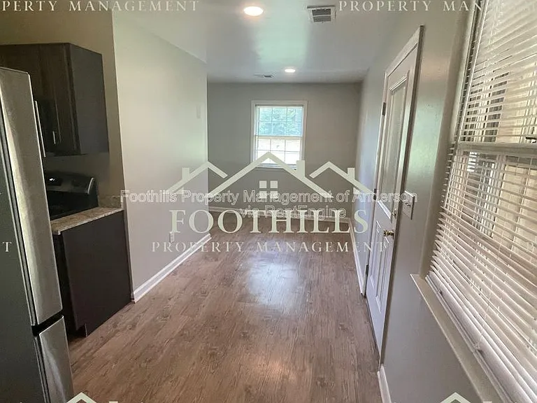 2505 Rolling Green Rd — Photo 4