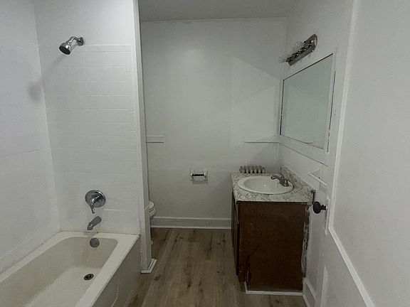 3rd image of 304 Erie Ave #1