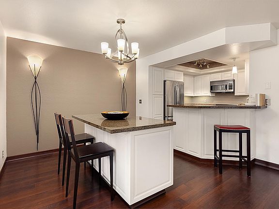 5th image of 1276 Bellevue Way NE APT 5