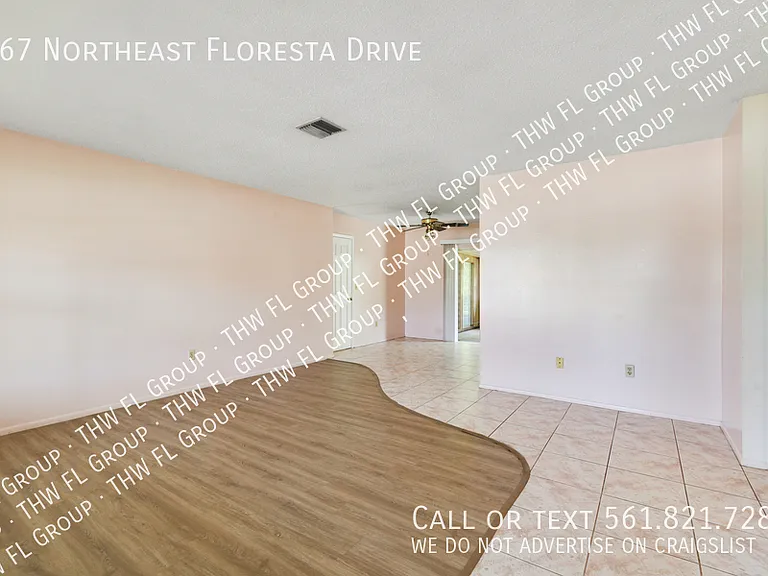 267 NE Floresta Dr — Photo 2