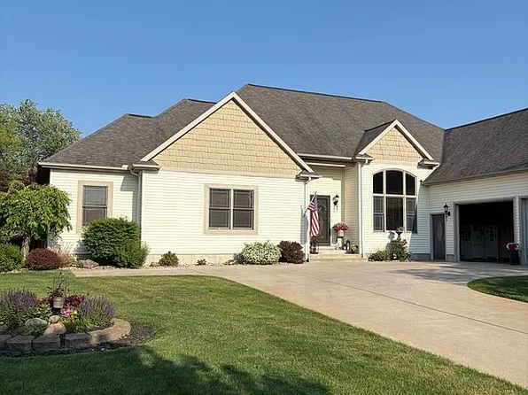 628 Leeward Ct, Ithaca, MI 48847