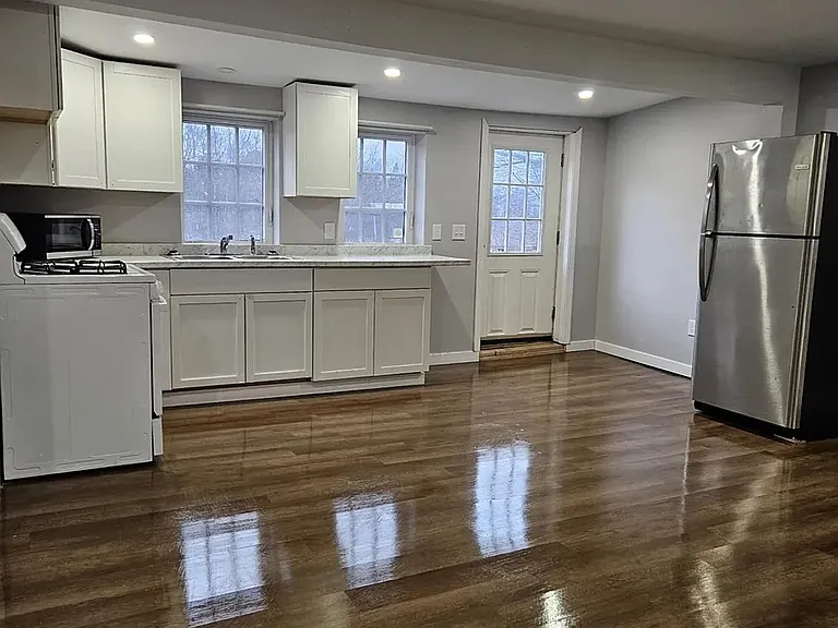 874 River Rd — Photo 4