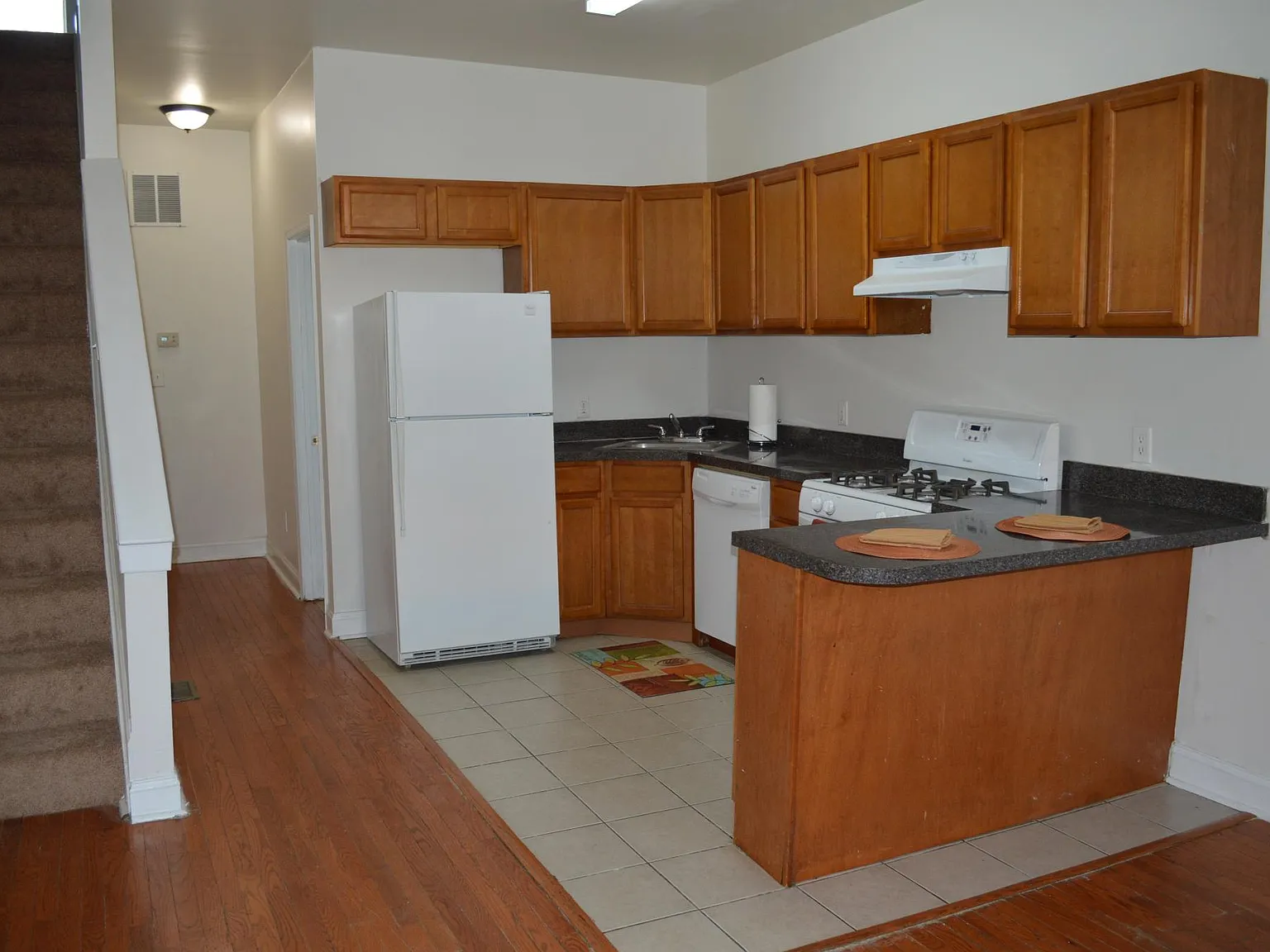 3 bed, 1400 sqft, $1,500 — Photo 3