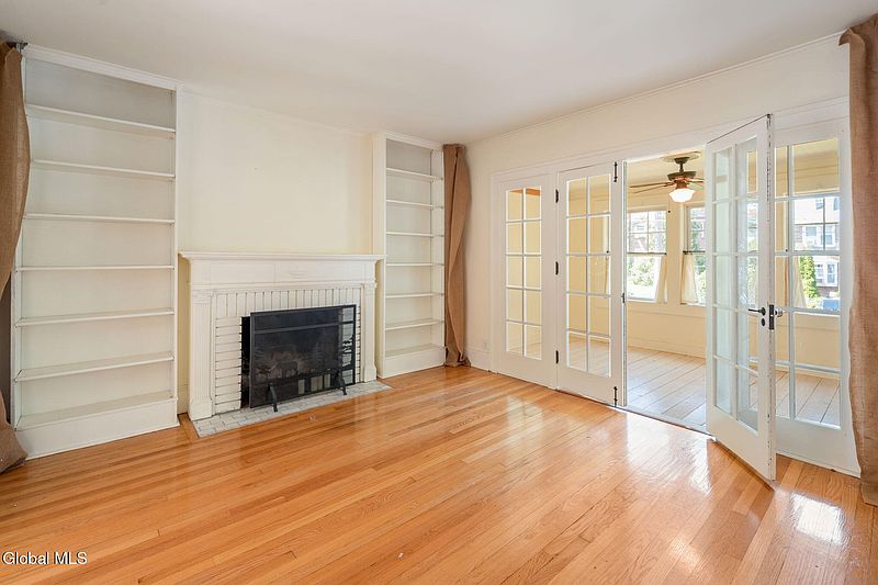 4th image of 45 Fairlawn Avenue