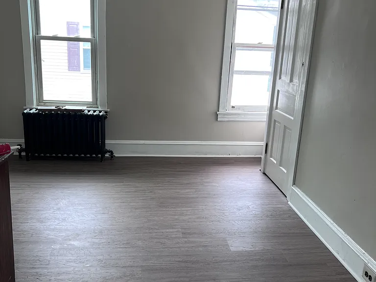 230 W Merchant St #C — Photo 5