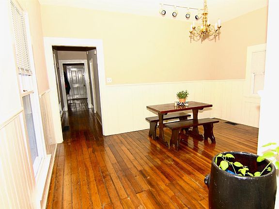 5th image of 502 North Broadway