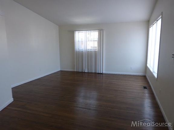 2nd image of 22512 Sunnyside St
