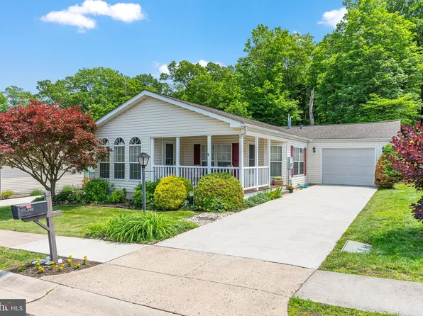 1090 Clubhouse Ct, Schwenksville, PA 19473