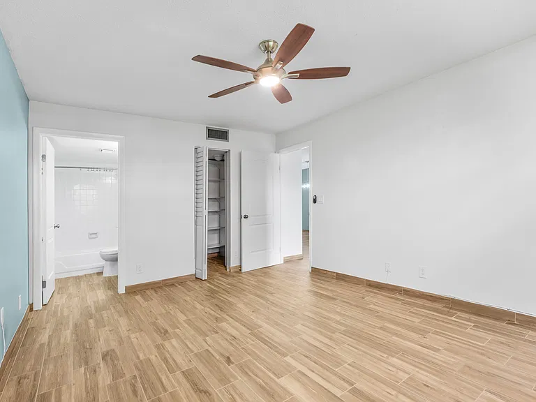 2865 SW 22nd Ave #105 — Photo 16