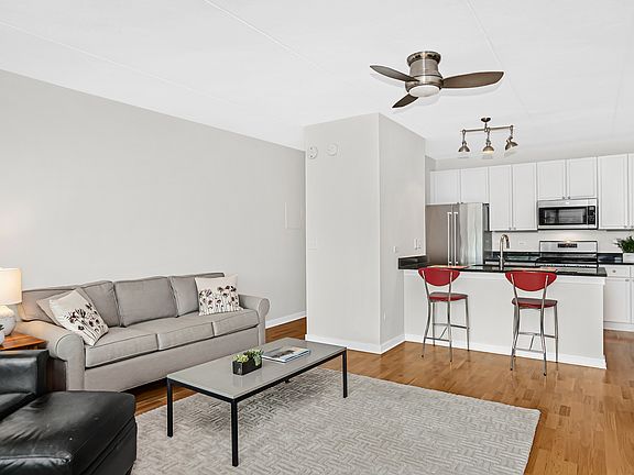 4th image of 900 Chicago Ave Unit 410