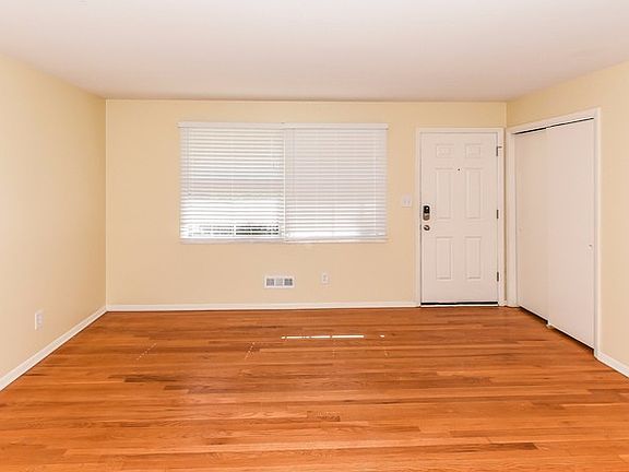 4th image of 15420 Park Ln