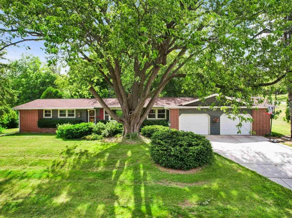 916 Riverview Dr, Stoughton, WI 53589