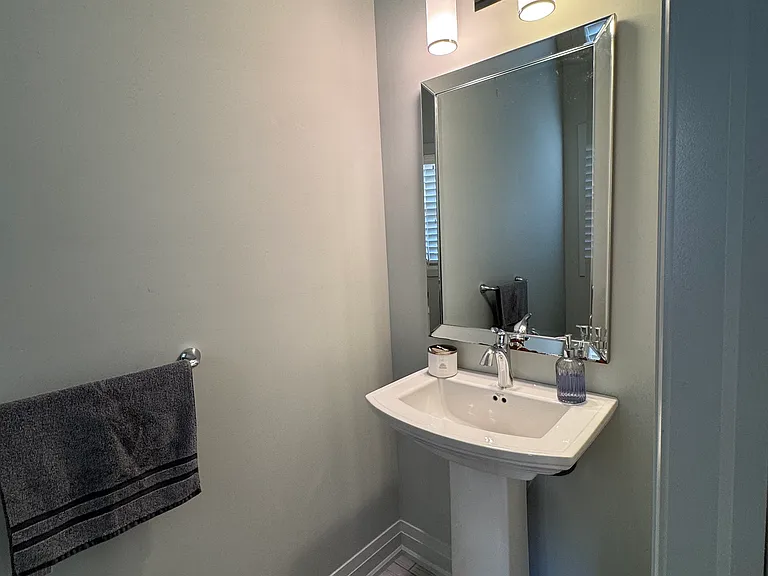 Entrance bathroom