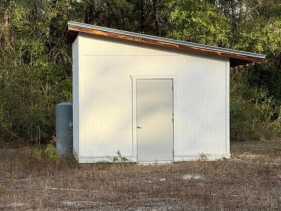3rd image of 201 Forest Ln