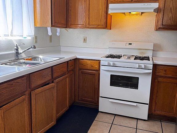 4th image of 553 W Heil Ave #555