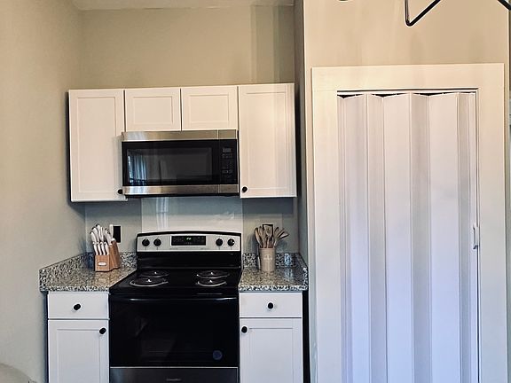 Upper Level Unit B Full Kitchen
