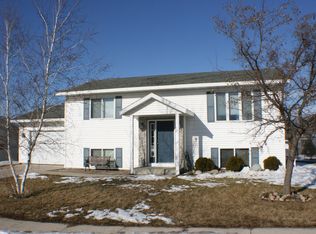 402 8th St NW, Dodge Center, MN 55927