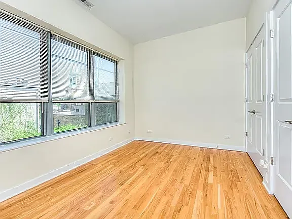 2417 W Erie St #201 — Photo 6