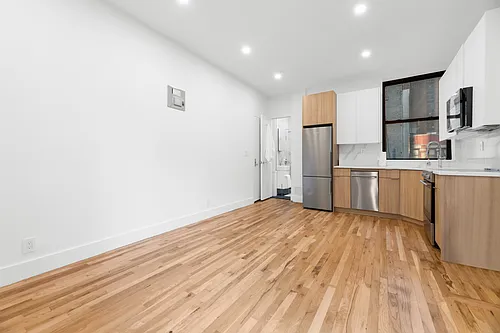 238 E 58th St Photo 1